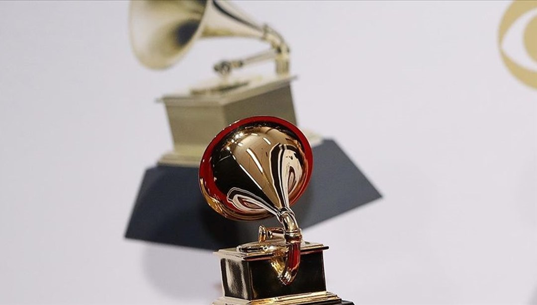 Кубок премии Грэмми. Фигурки Грэмми. Grammy статуэтка. Грэмми награда статуэтка.