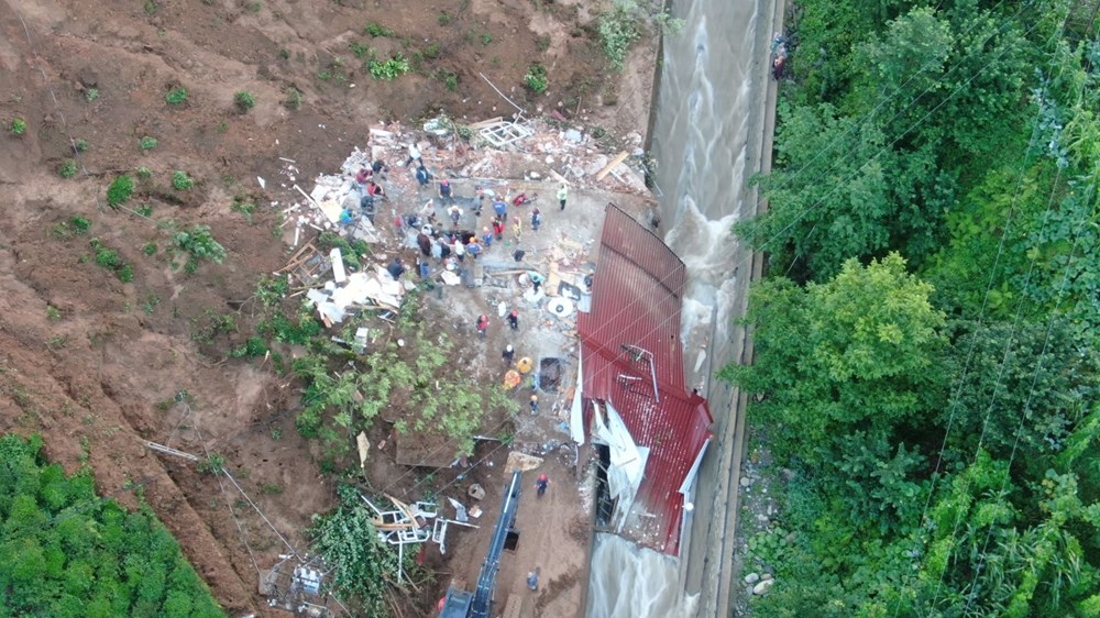 Rize'deki sel ve heyelan: 6 kişi hayatını kaybetti, 2 kişi aranıyor - 10