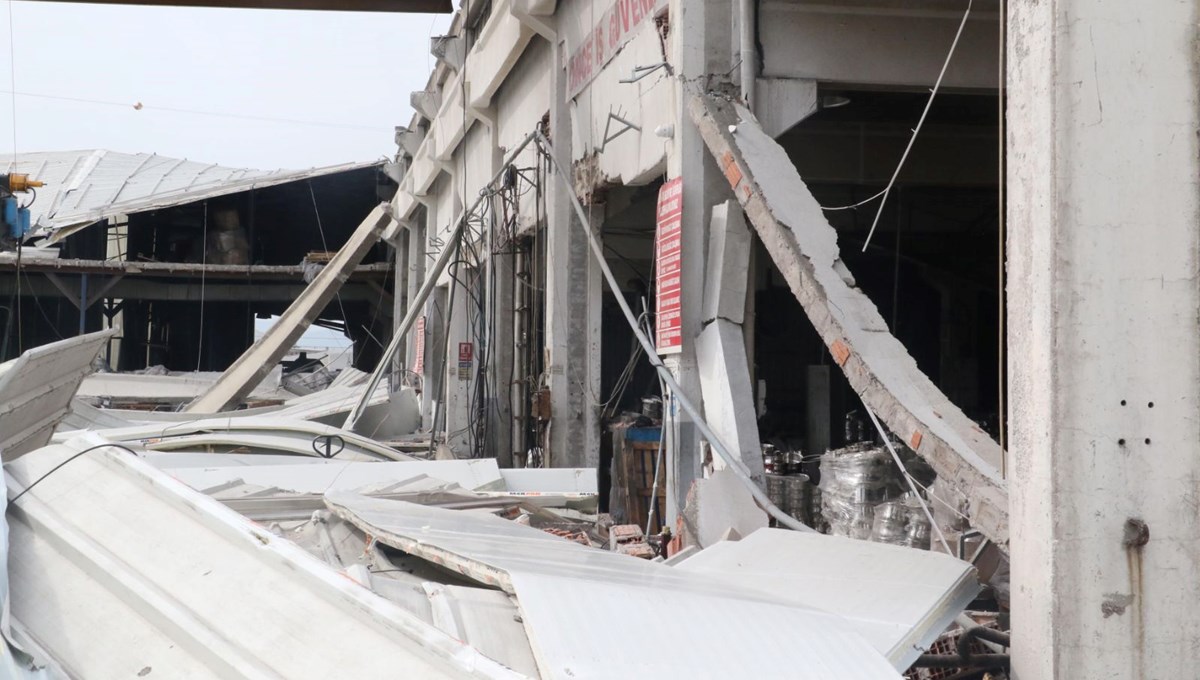 Kahramanmaraş'ta depremde hasar gören fabrika çöktü: 1 ölü Kahramanmaraş'ta depremde hasar gören fabrika çöktü: 1 ölü