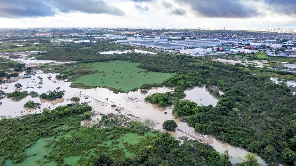 Brezilya'da şiddetli yağışların neden olduğu afetlerde ölenlerin sayısı 100'e çıktı - 1
