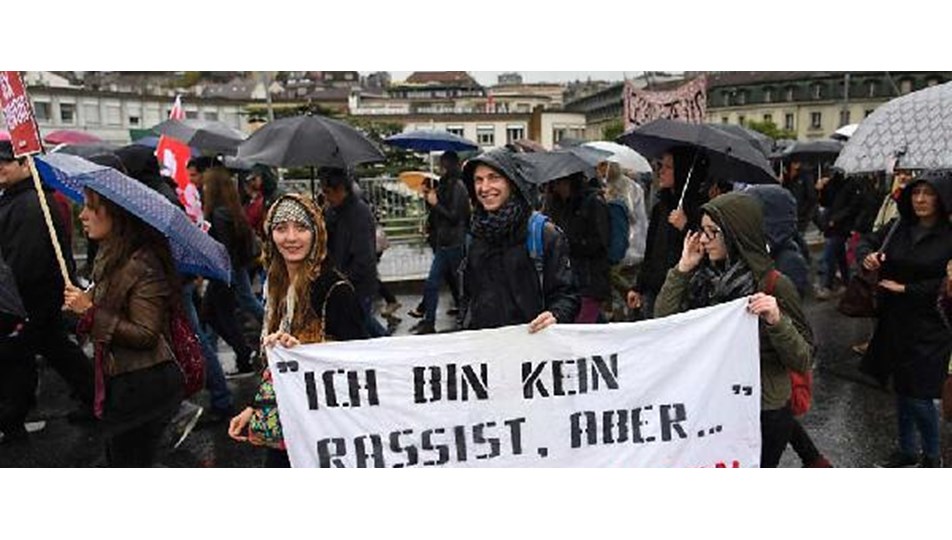 İsviçre'de göçmenler sokaklara döküldü