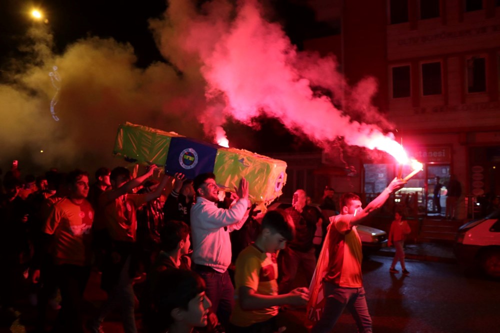 Galatasaray şampiyon oldu taraftar sokağa döküldü - 42