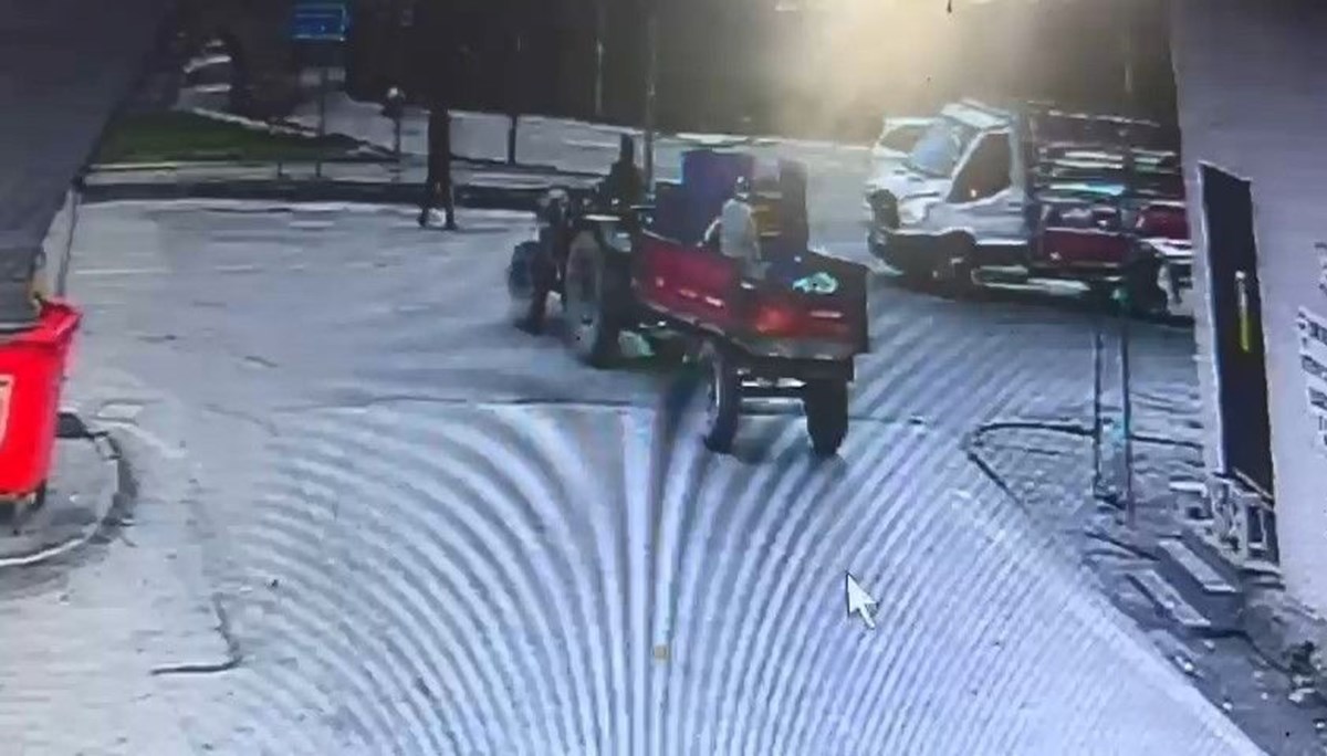 Düşen zeytinleri toplamak için seferber oldular Düşen zeytinleri toplamak için seferber oldular
