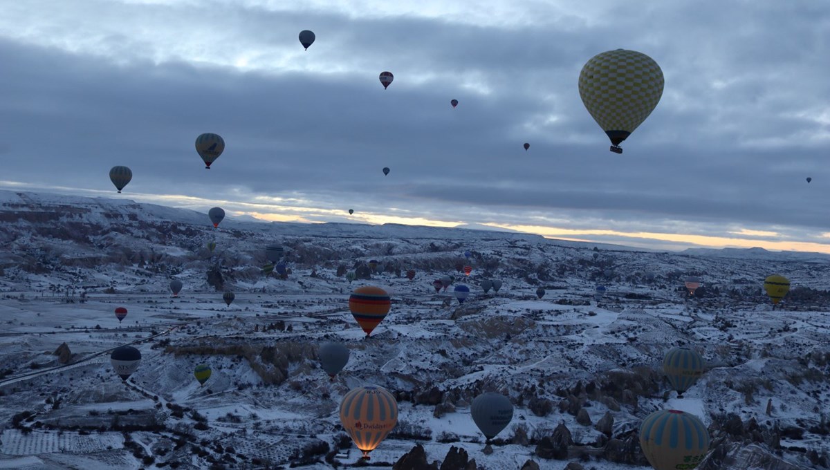 Kapadokya'da balon turlarına kar engeli