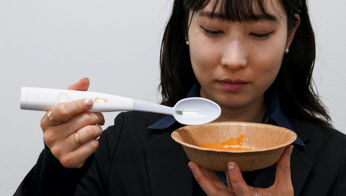 Japonya'da yeni buluş: Kendinden tuzlu kaşık Japonya'da yeni buluş: Kendinden tuzlu kaşık
