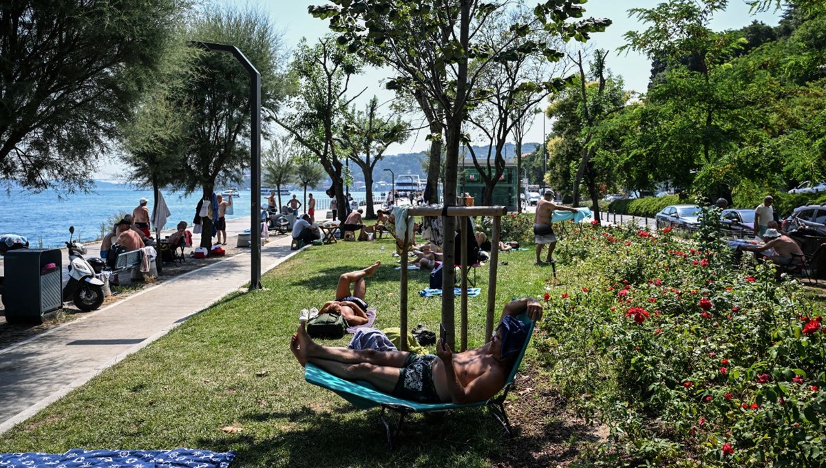 Kavurucu sıcaklar Marmara’ya geri dönüyor | İstanbul 35 dereceyi görecek Kavurucu sıcaklar Marmara’ya geri dönüyor | İstanbul 35 dereceyi görecek