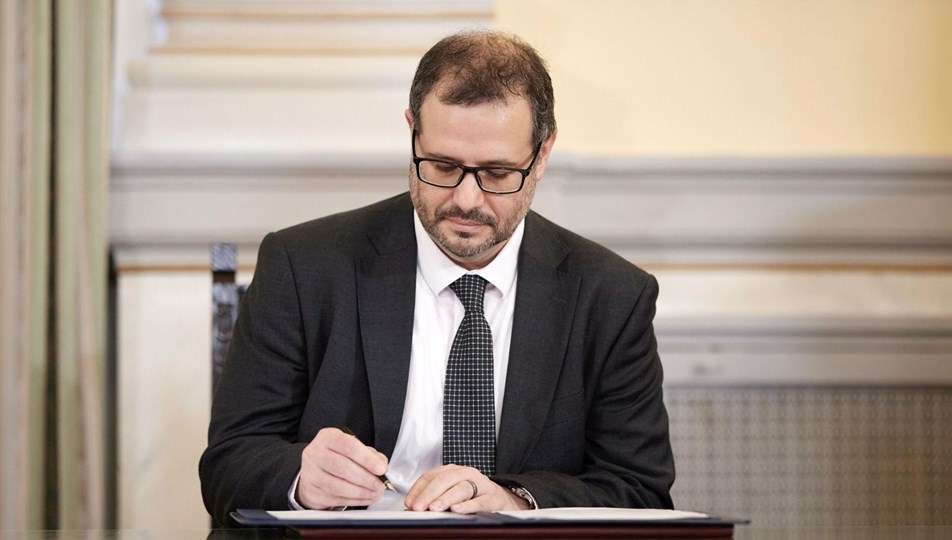 Bakan yardımcısı "KKTC" dedi, Yunanistan muhalefeti istifasını istedi