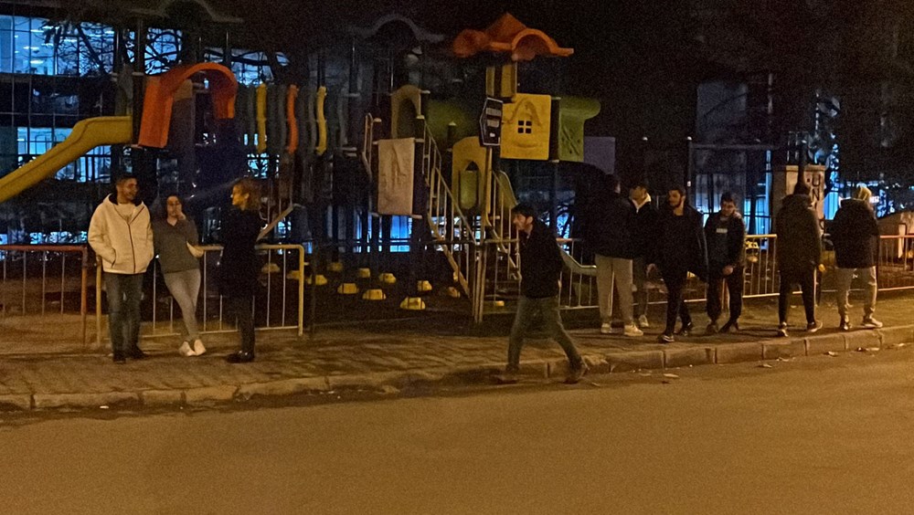 Düzce'de 5,9'luk deprem: Vatandaşlar sokakta - 24