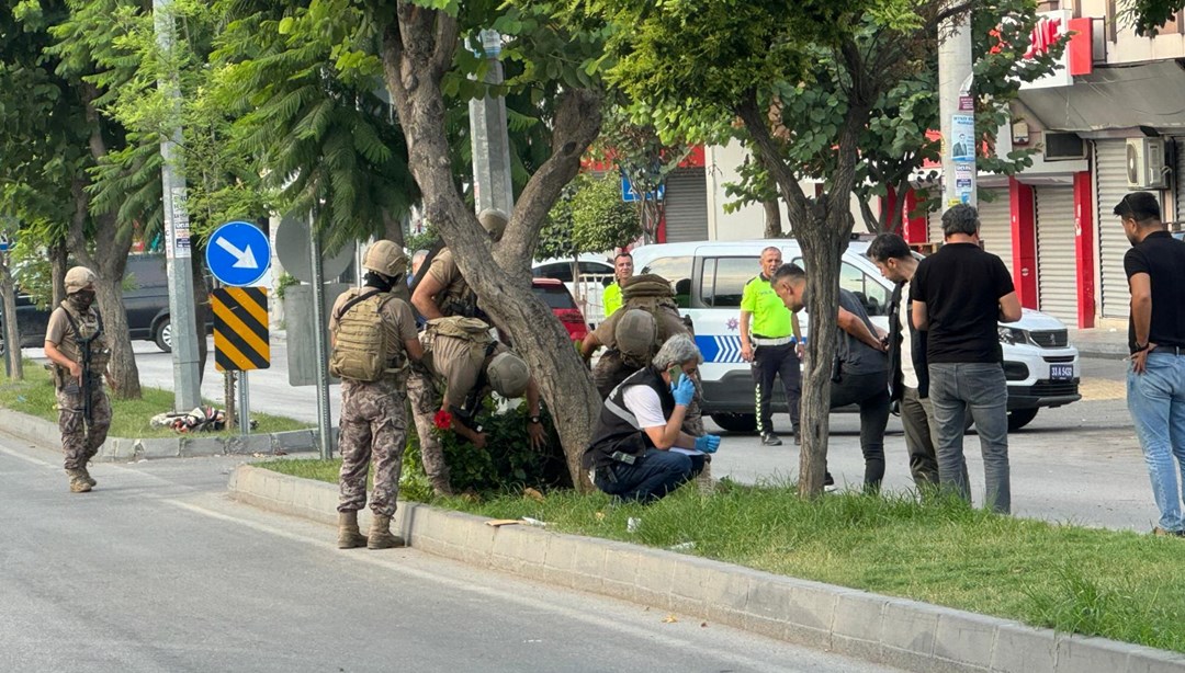 Mersin'de karakol önünde hareketli dakikalar: Özel harekat devreye girdi