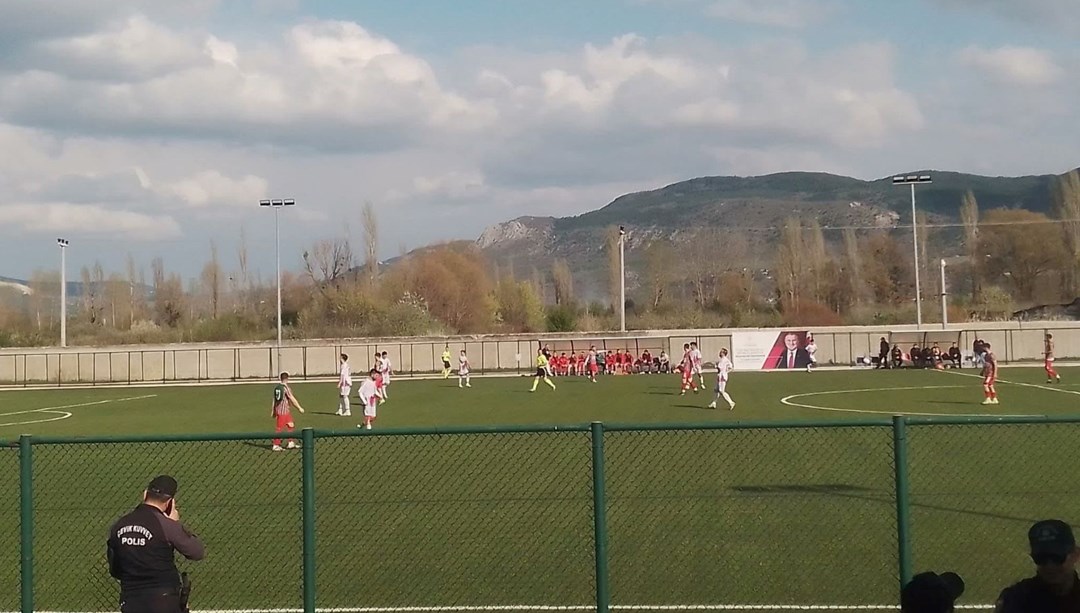 Hakeme kızdılar, son dakikada sahadan çekildiler