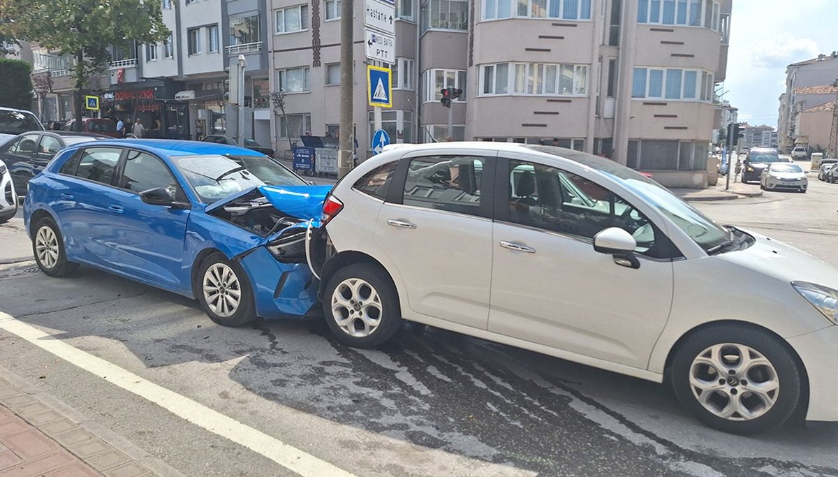 Boşanmak isteyen eşini aracına çarparak yaraladı