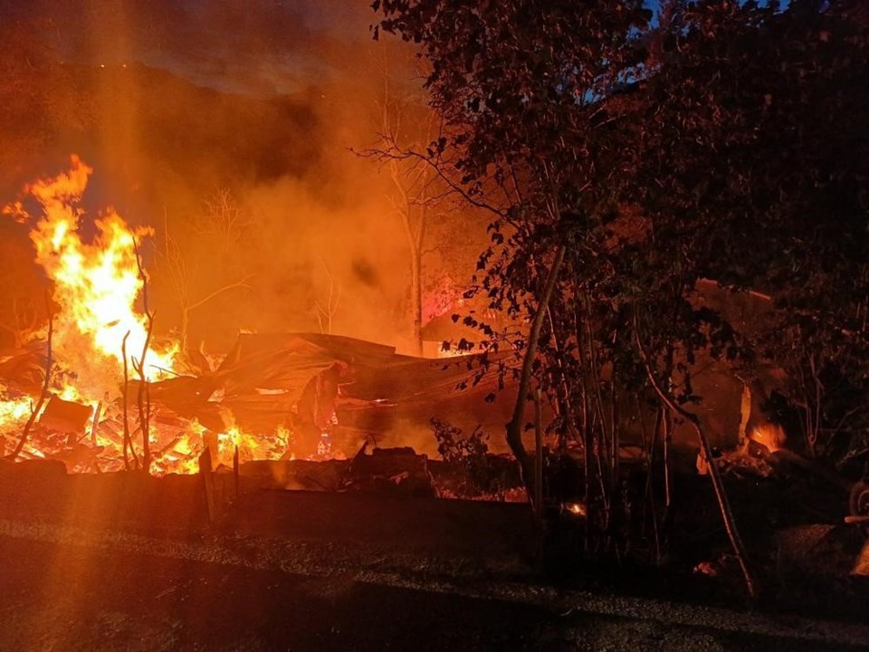 Kastamonu'da yangın: 2 ev kullanılamaz hale geldi - 1