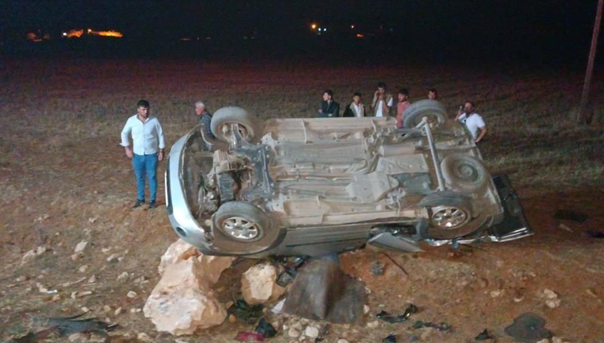 Eşini hastaneye götürürken kaza yaptı: 1 ölü, 3 yaralı Eşini hastaneye götürürken kaza yaptı: 1 ölü, 3 yaralı