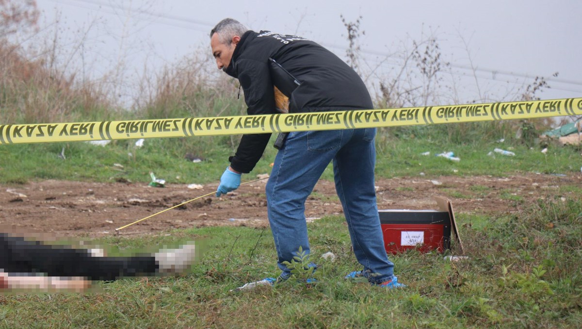 Sakarya'da boş arazide başından vurulmuş erkek cesedi bulundu