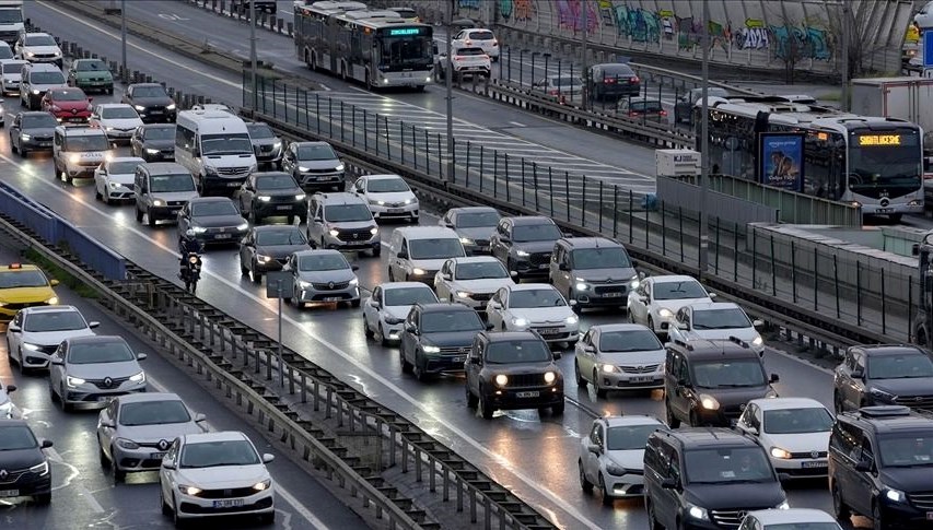 İstanbul'da hafta başı trafiği: Yoğunluk yüzde 80'e yaklaştı