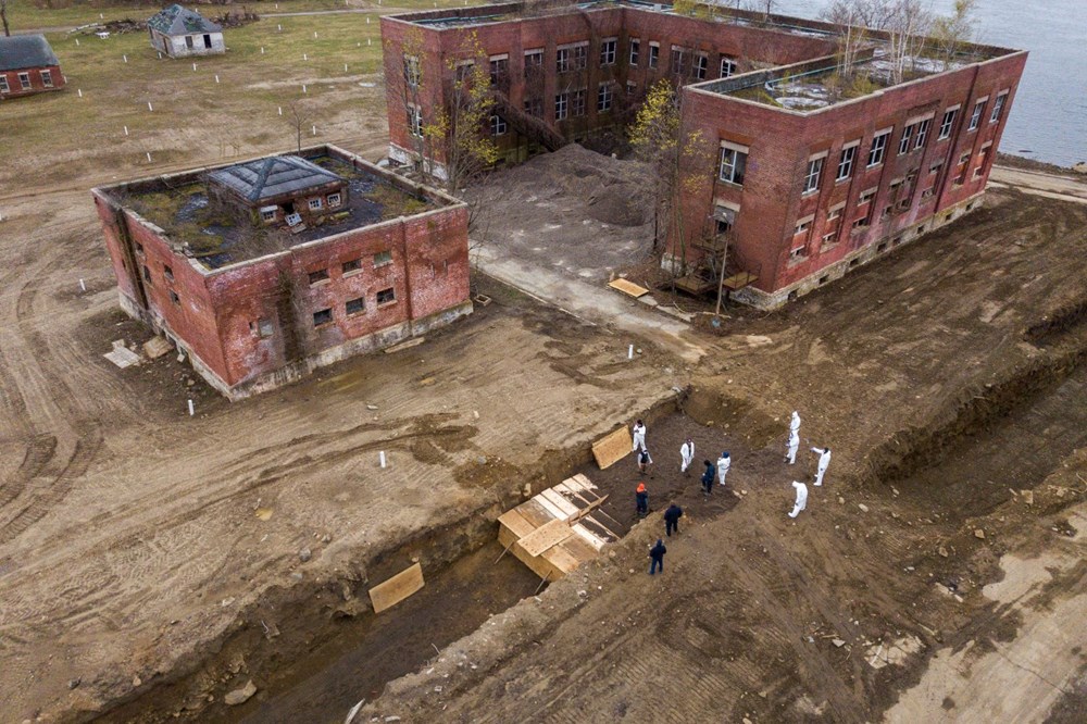 New York'taki toplu mezarlar havadan g�r�nt�lendi!