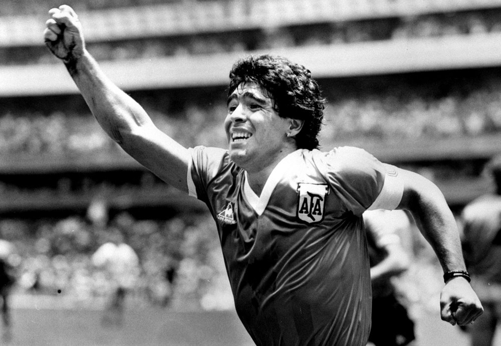 Futbol dünyasından Armando Maradona geçti - 7