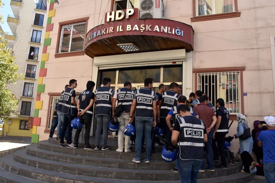 Diyarbakır'da HDP önünde oturma eylemi yapan ailelerin sayısı 4'e yükseldi - 2