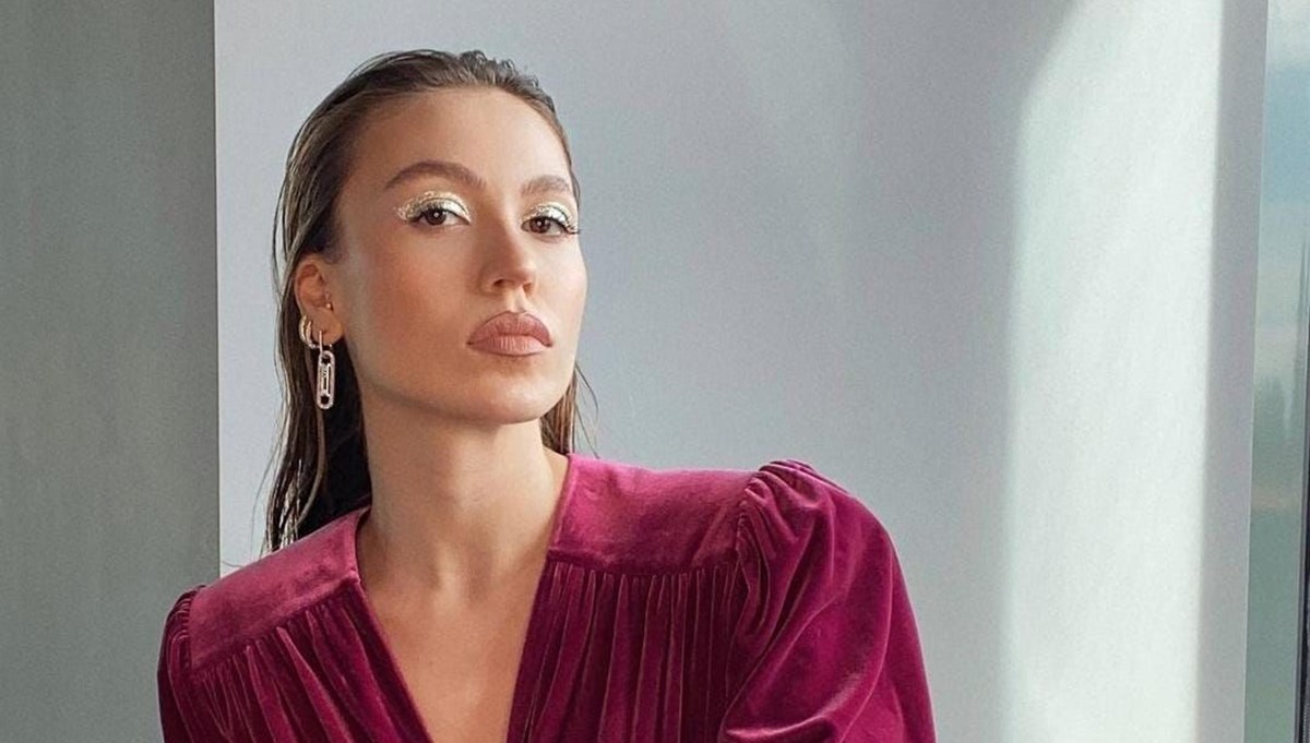 Duygu Özaslan bikinili pozuna gelen kötü yorumları ifşa etti