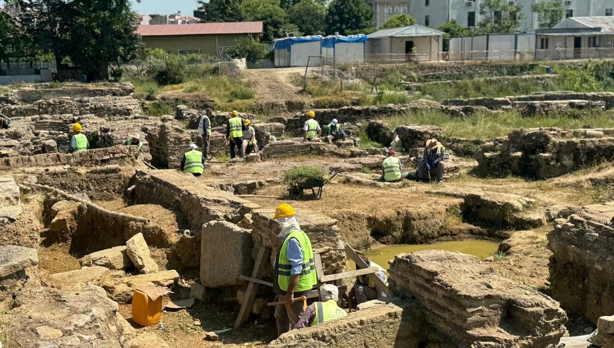 Haydarpaşa Kazı Alanı'nda yapılan çalışmalar anlatıldı: Çok büyük sürprizlere tanık olduk Haydarpaşa Kazı Alanı'nda yapılan çalışmalar anlatıldı: Çok büyük sürprizlere tanık olduk