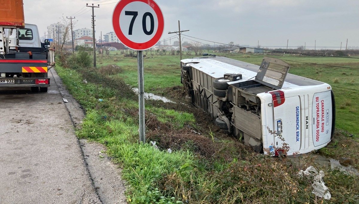 Lapseki'de otobüs kazası: 5 yaralı