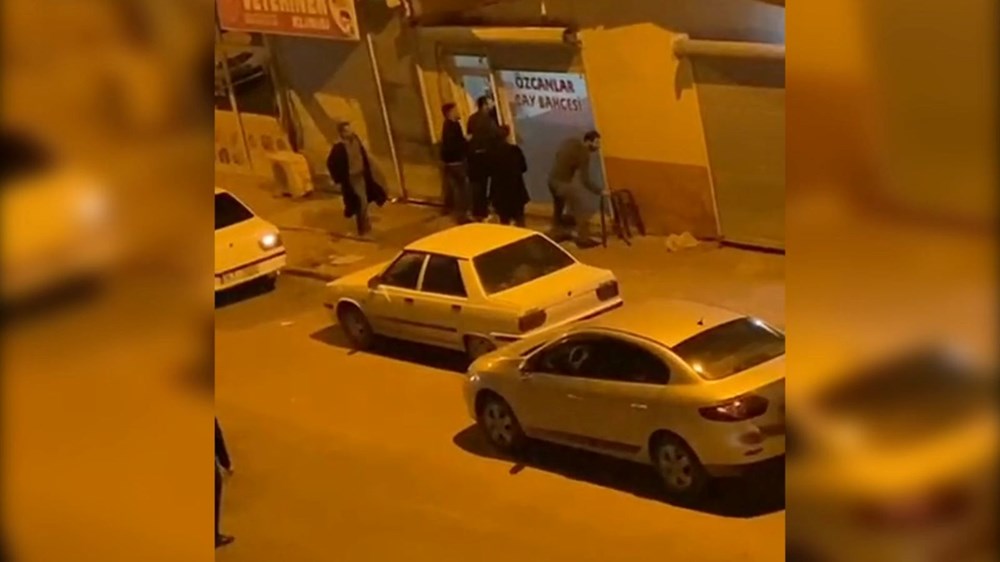 Çay ocağında sandalyeler ve ıstakalar havada uçuştu - 3