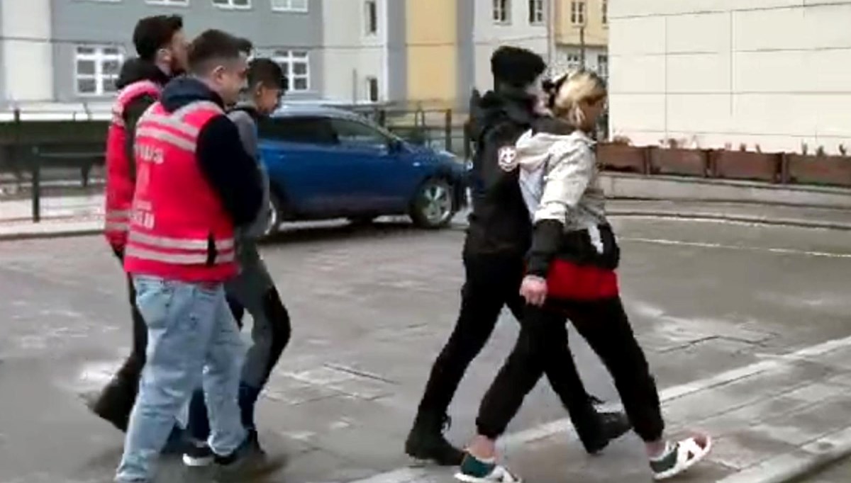 Kadınların kavgasında kan aktı: 14 yaşındaki çocuk bebek katili oldu! Kadınların kavgasında kan aktı: 14 yaşındaki çocuk bebek katili oldu!