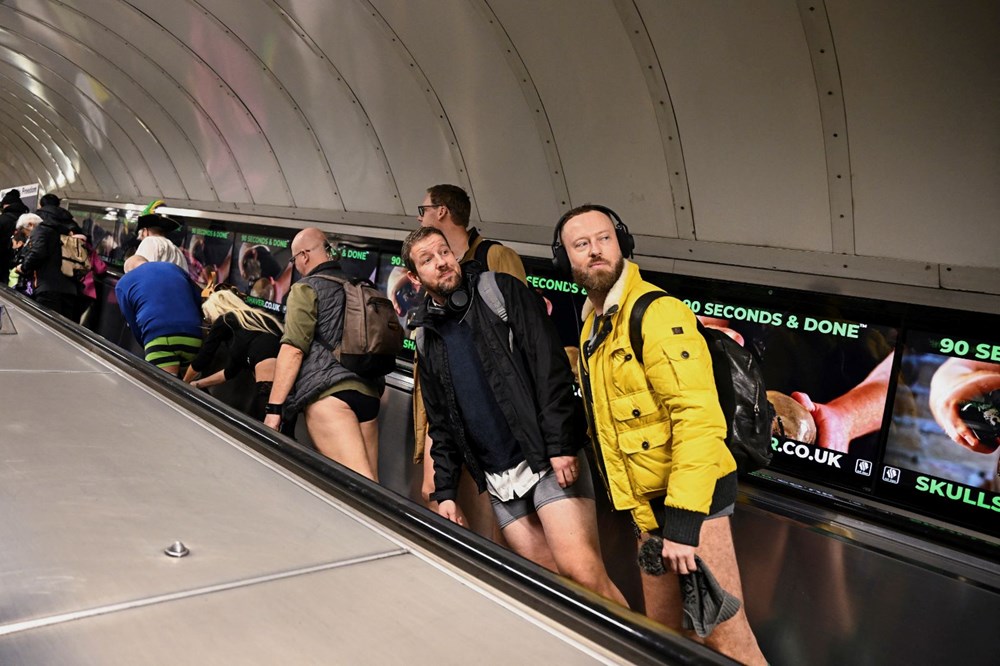 Londra'da 'Pantolonsuz Metro Günü' eğlencesi - 16