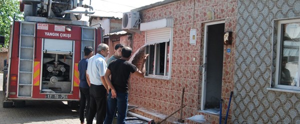 Evini ateşe verirken kendisini de yaktı