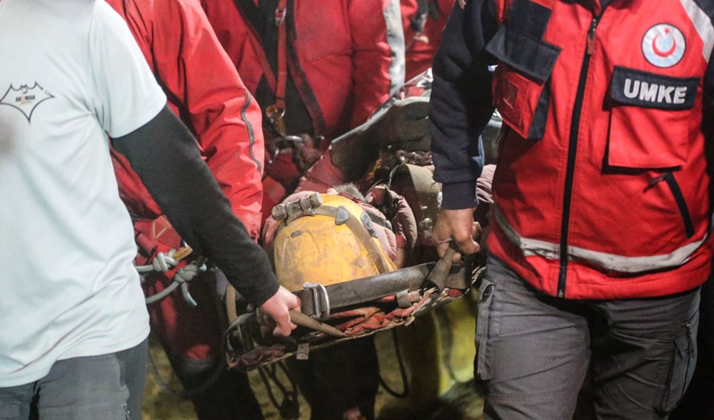 ABD'li dağcı rahatsızlanarak mahsur kaldığı mağaradan 9. günde kurtarıldı - 27