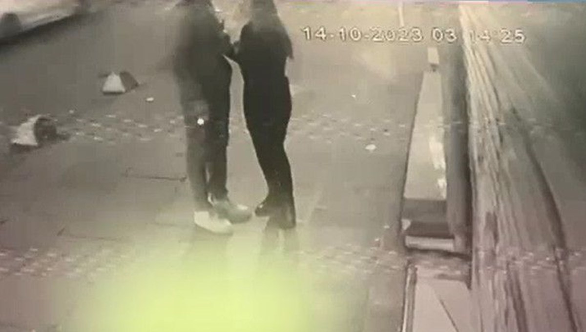 Kadıköy'de laf atma tartışması cinayetle bitti: O anlar kamerada Kadıköy'de laf atma tartışması cinayetle bitti: O anlar kamerada