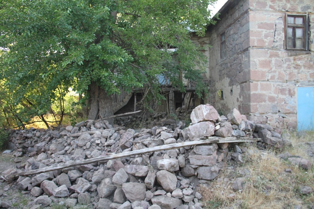 Deprem en çok Elazığ’ı etkiledi, hasar gün ağarınca ortaya çıktı - 4