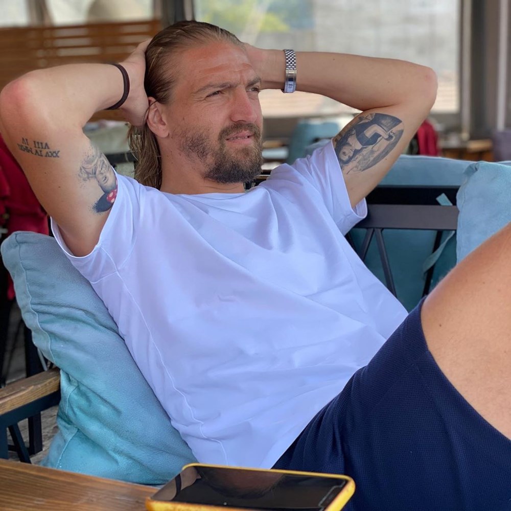 caner erkin kizini koluna kazitti unlulerin dovmeleri ve anlamlari magazin haberleri ntv