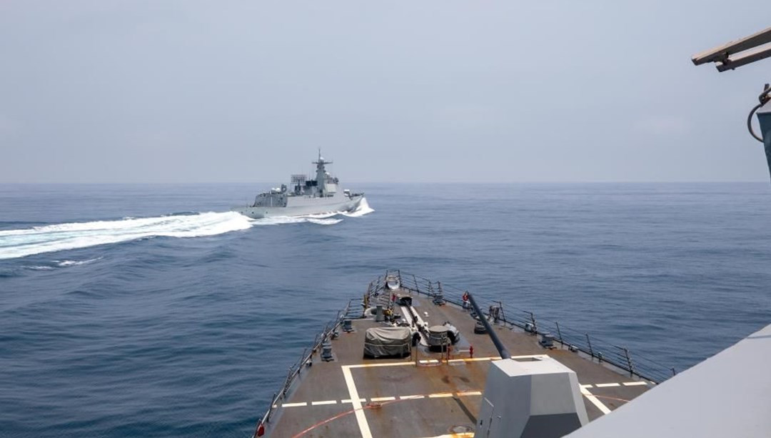 Denizde tehlikeli yakınlaşma ABD ve Çin savaş gemileri karşı karşıya
