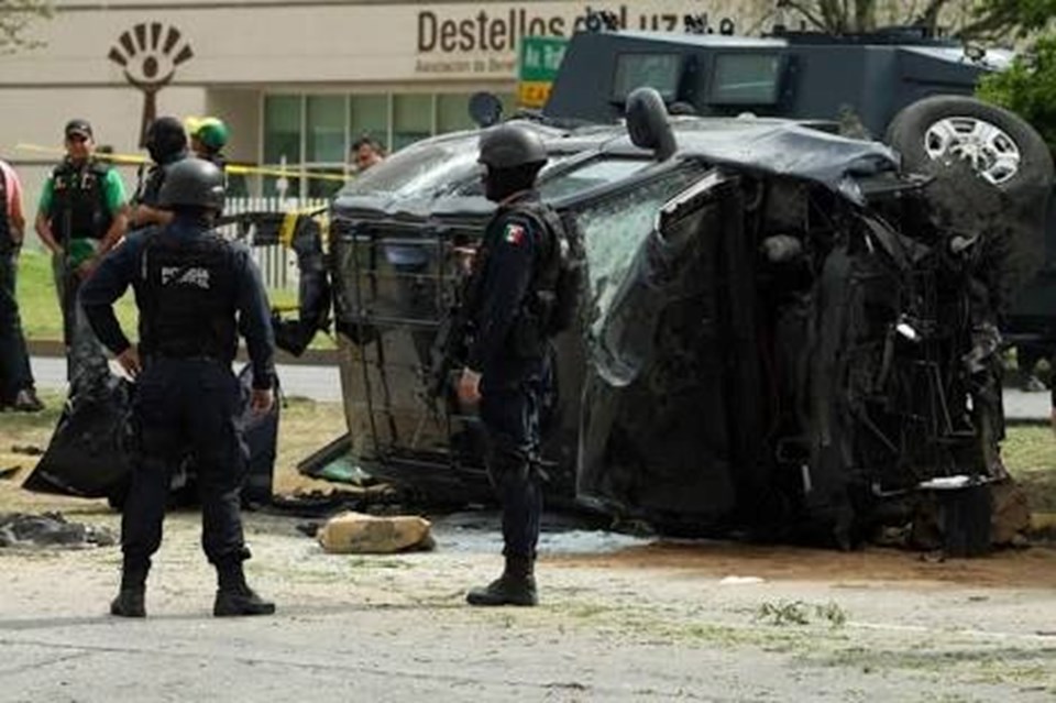 Meksika'da çeteler çatıştı: 12 ölü - 1