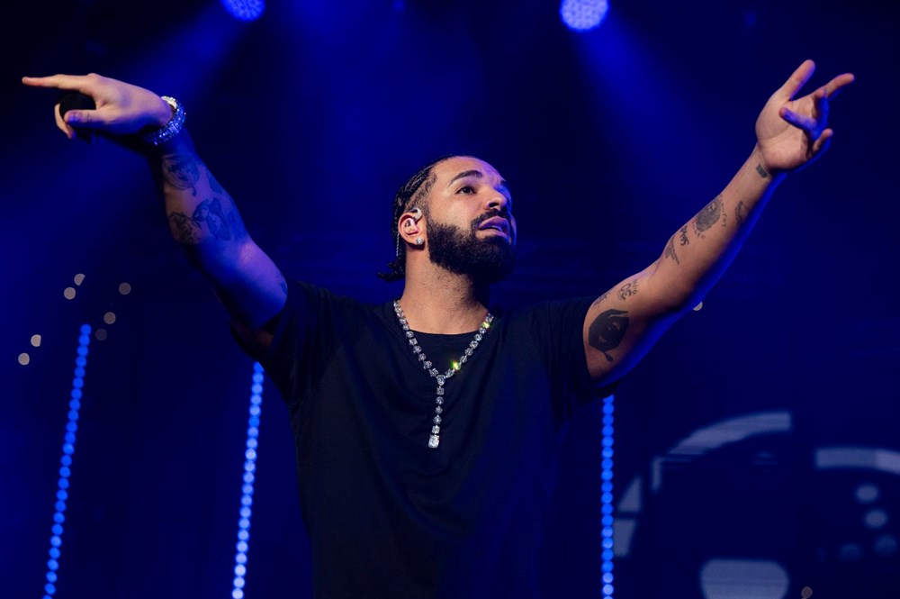 Rapçi Drake'in kolyesi gündem oldu: 42 evlilik teklifini temsil eden 42 pırlantalı kolye - 1