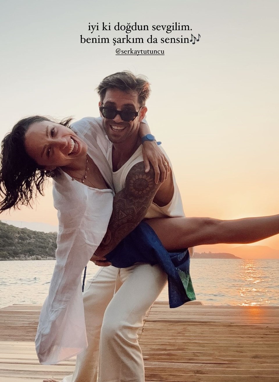 Peruklu hali dikkat çekti! Zeynep Bastık'ı görenler tanıyamadı - 4