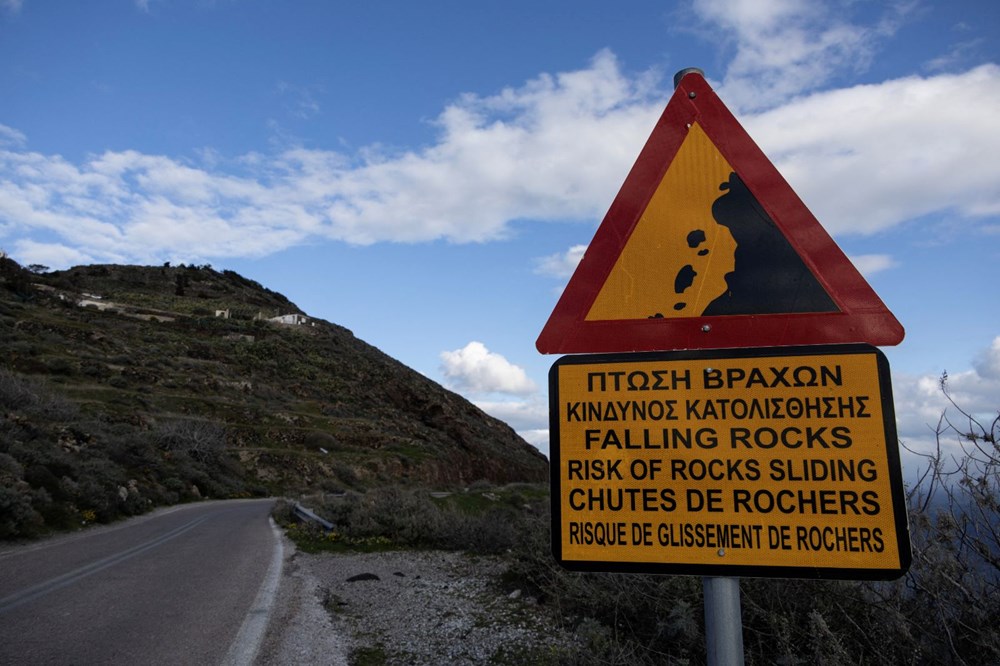 Santorini'de heyelan alarmı: İHA'lar kullanılarak risk haritası çıkarılıyor - 1