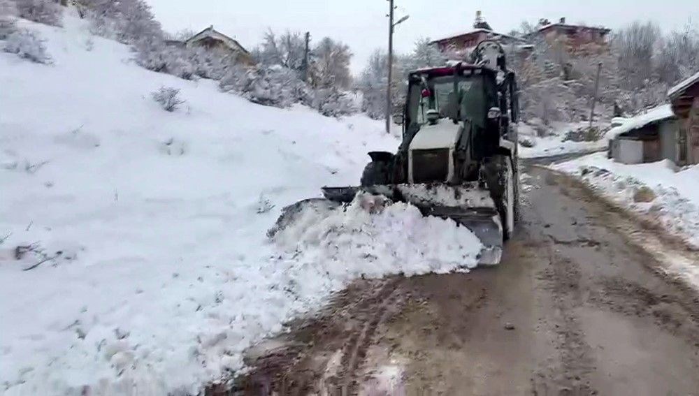 2 gündür kar yağışı etkili oldu: Kar kalınlığı 1 metreyi aştı