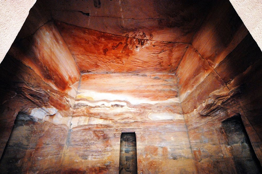 Petra Jordan - the treasure in desert Petra jordan, Desert travel, Petra
