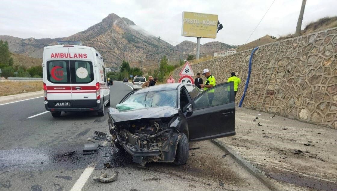 Gümüşhane’de trafik kazası: 3 yaralı