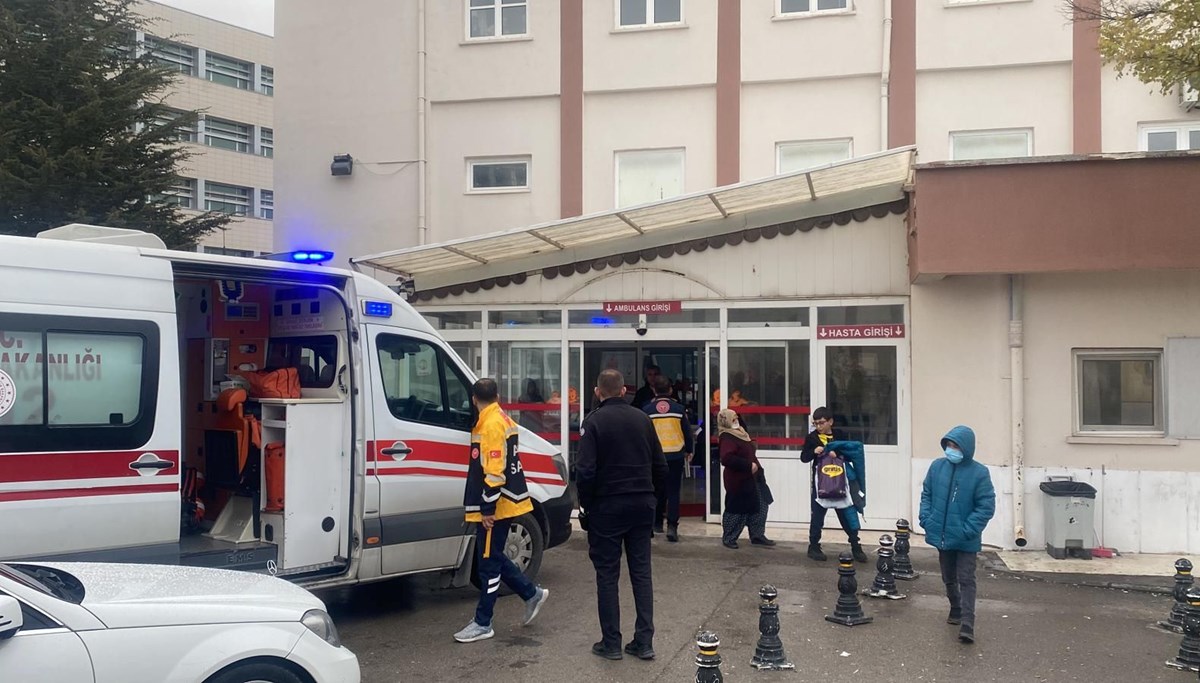 Yerli Malı Haftası etkinliğinde 12 öğrenci hastanelik oldu Yerli Malı Haftası etkinliğinde 12 öğrenci hastanelik oldu