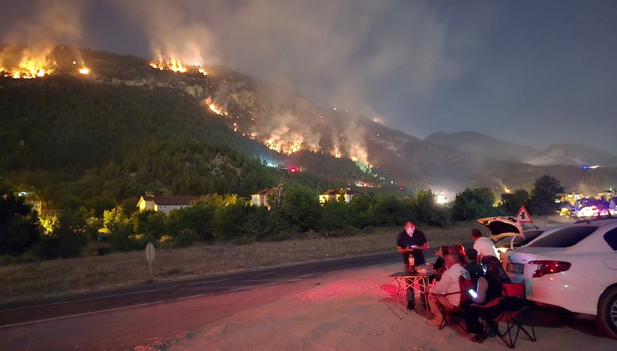 Karabük'te orman yangını: Ekipler olay yerinde