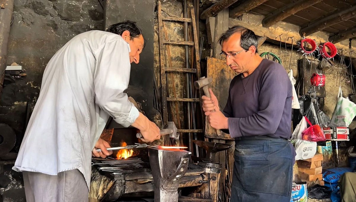 İki kardeş kaybolmaya yüz tutan mesleği yaşatmaya çalışıyor