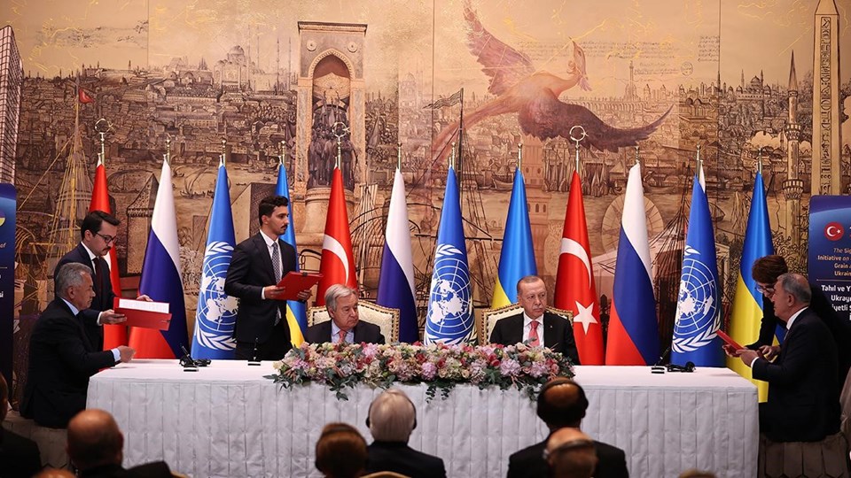 Cumhurbaşkanı Erdoğan'ın girişimleri sonucu İstanbul'da Rusya, Ukrayna, Türkiye ve Birleşmiş Milletler tarafından 'Tahıl sevkiyatı' anlaşması imzalandı.