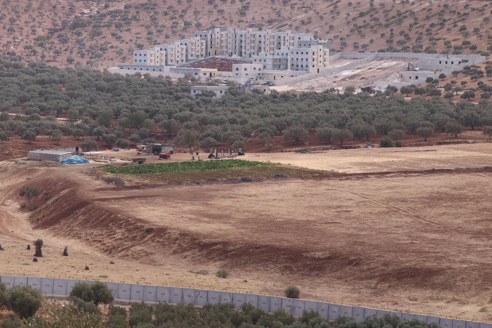Suriye sınırında "yetim köyü" inşaatı - 1
