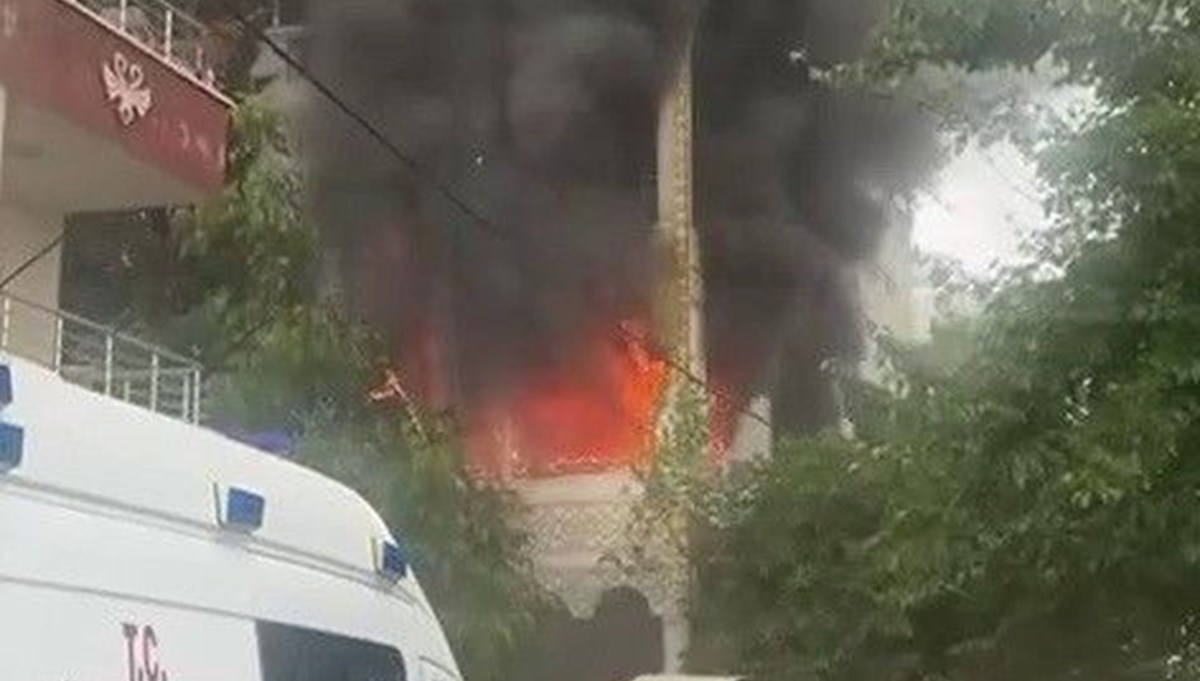 Adıyaman'da ev yangını: 4 kişi hastaneye kaldırıldı Adıyaman'da ev yangını: 4 kişi hastaneye kaldırıldı