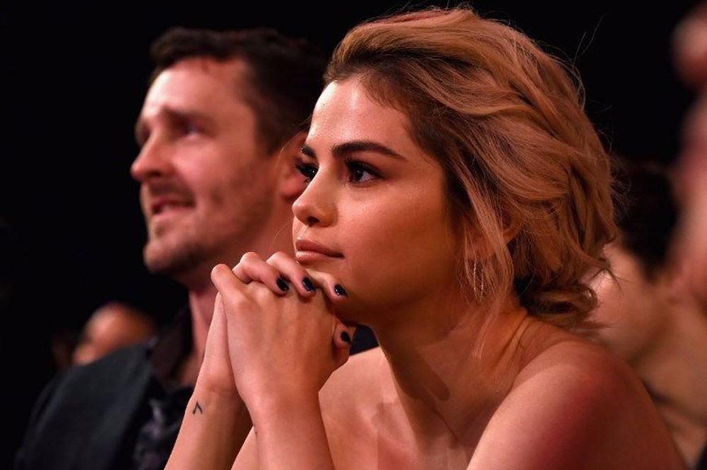 Selena Gomez gözyaşlarını tutamadı (Billboard ödülleri) - 1