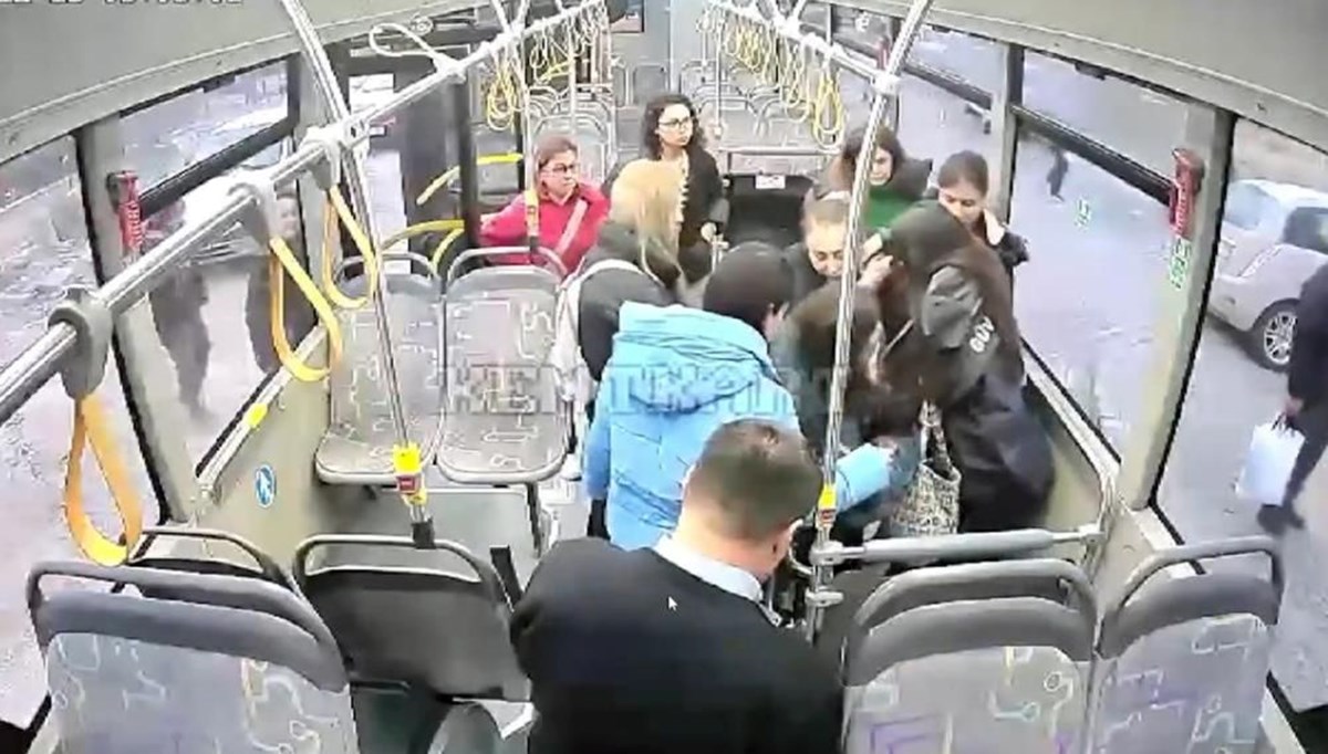 Otobüste rahatsızlanan hamile kadını şoför hastaneye yetiştirdi Otobüste rahatsızlanan hamile kadını şoför hastaneye yetiştirdi