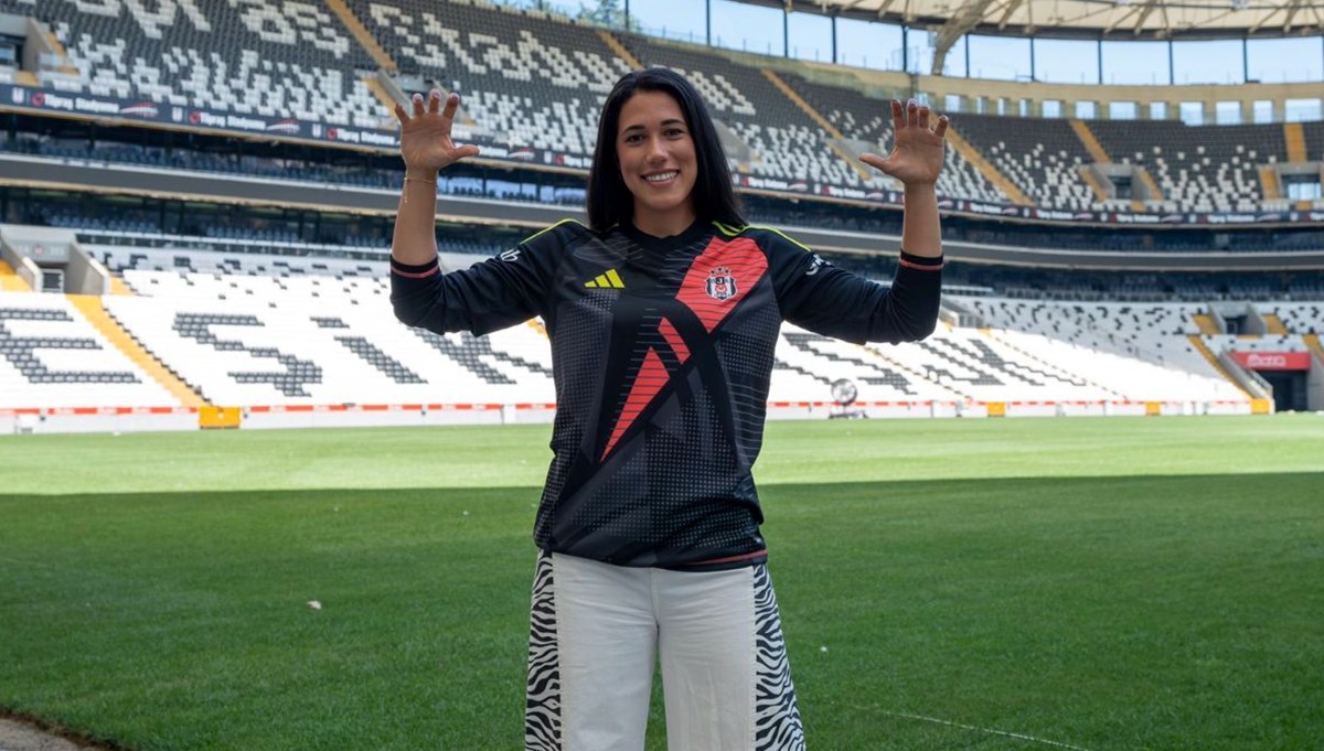 Beşiktaş'ın eski futbolcusu Cordoba'nın kızı Vanessa imzayı attı: İlhamı babasından aldı! Beşiktaş'ın eski futbolcusu Cordoba'nın kızı Vanessa imzayı attı: İlhamı babasından aldı!